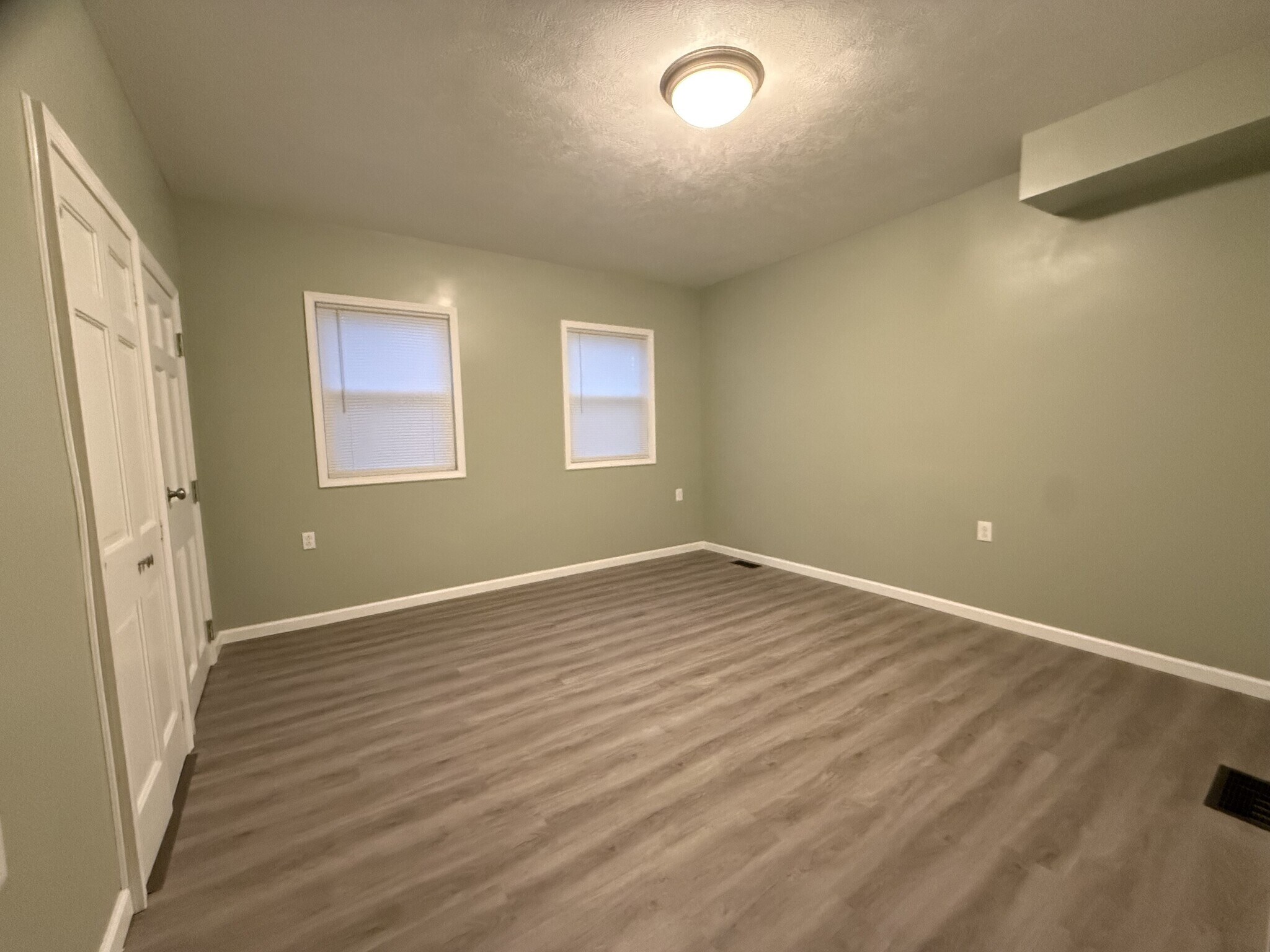 Building Photo - 412 Depot St