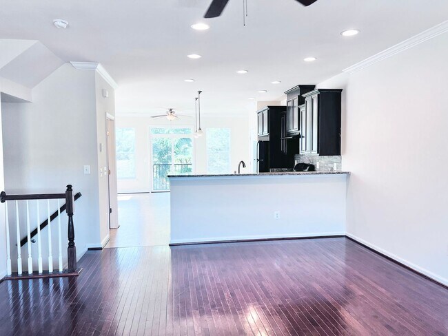Building Photo - STAFFORD - 3 BEDROOM TOWNHOUSE - WOODSTREAM