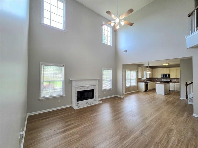 Building Photo - 621 Roxtree Ct NE