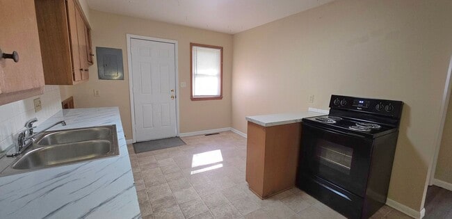 Building Photo - Link 826/830