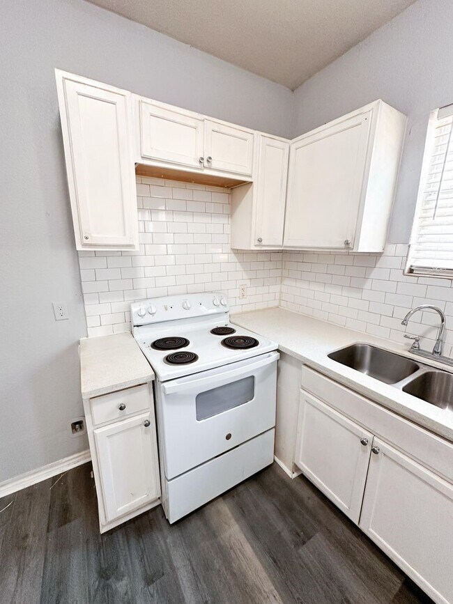 Building Photo - 2522 Rosalie St