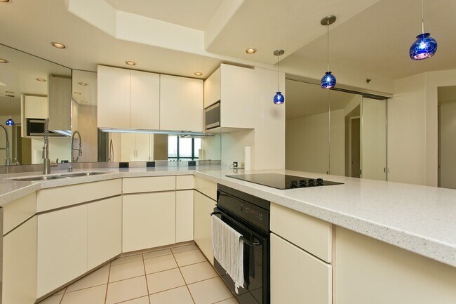 Building Photo - 2/2/2 Harbor and ocean view unit