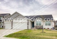 Building Photo - 4721 NE Oak Dr
