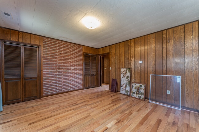 Building Photo - 443 Selica Rd