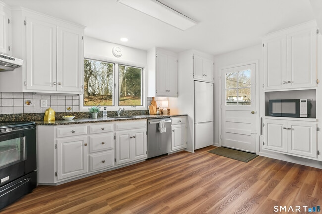 Building Photo - 28 Fillow St