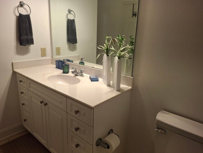 Building Photo - 300 W 5th St