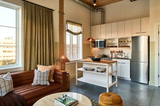 Building Photo - 812 Zubly St