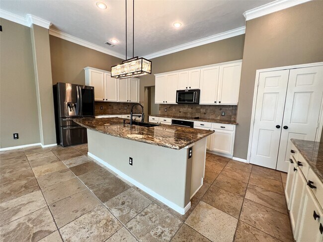 Building Photo - 2215 Dorman Ct