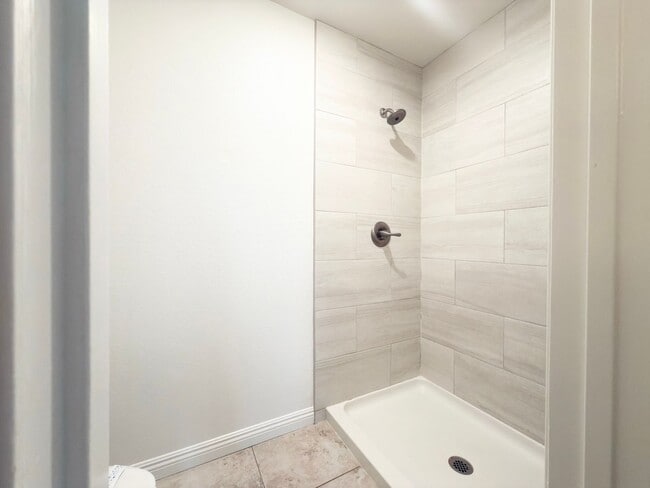 Building Photo - Spacious Townhome in Fire Mtn. w/ Attached Garage!