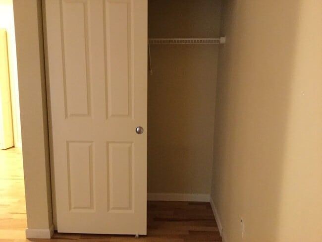 Building Photo - Beautiful Unit in Downtown Bellevue!