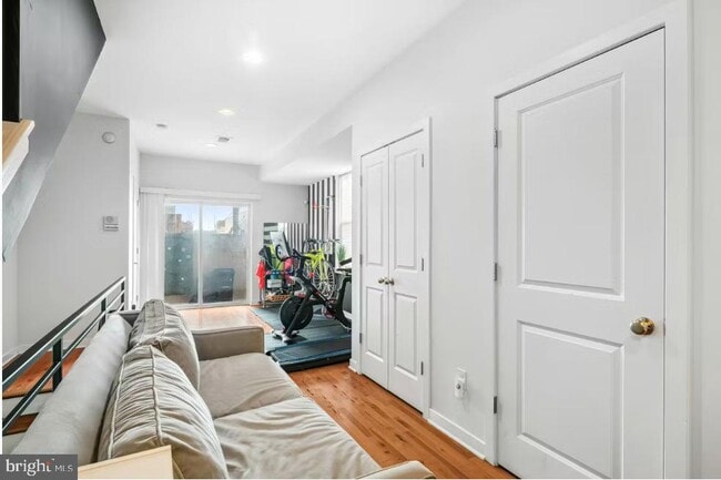 Building Photo - 1120 S 26th St