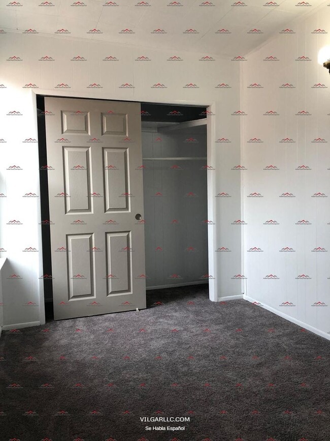 Building Photo - 2426 Schrage Ave