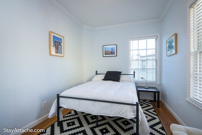 Building Photo - 834 New Hampshire Avenue NW