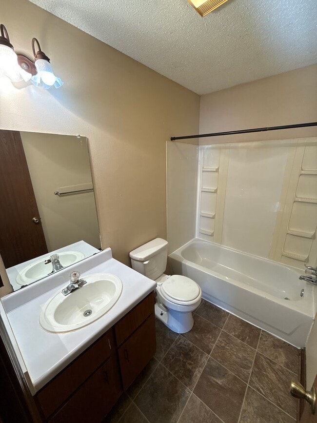 Building Photo - 1706 W 2nd St