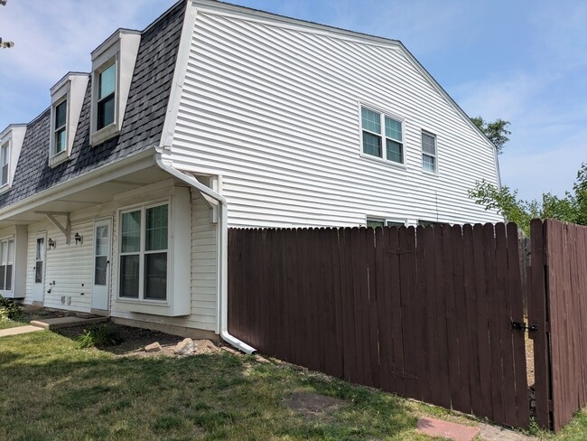 Building Photo - 16H Fernwood Dr