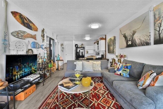 Building Photo - 1331 Lincoln Rd