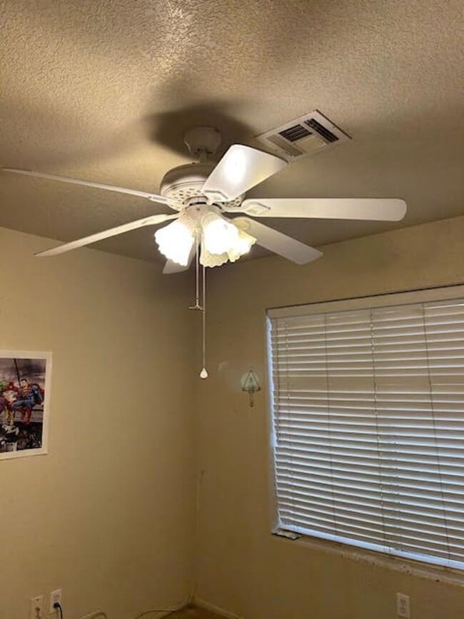 Building Photo - CASTLE VIEW