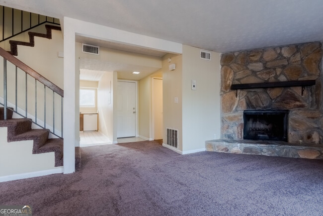 Building Photo - 8564 Creekwood Way