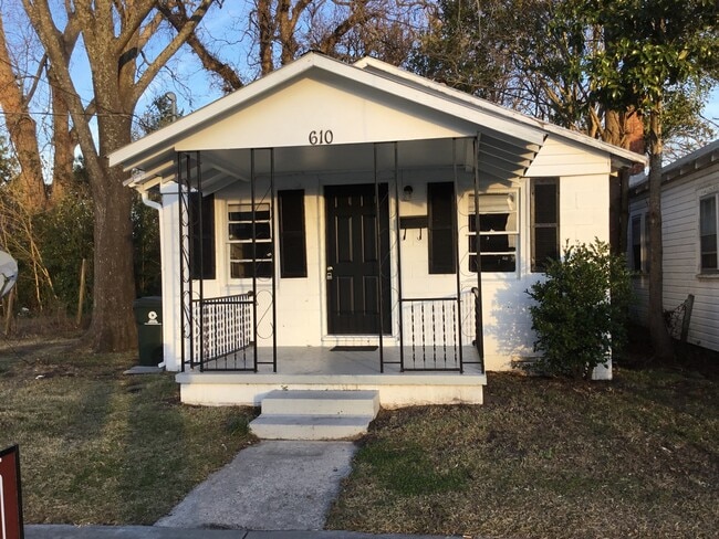 Primary Photo - 610 Roundtree St