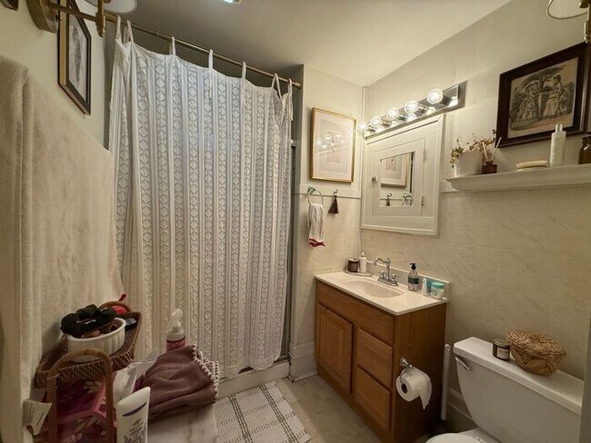 Building Photo - $1,325 | 2 Bedroom, 1 Bathroom House | Dog Friendly* | Sublease Available for June 29th, 2026 Mov...