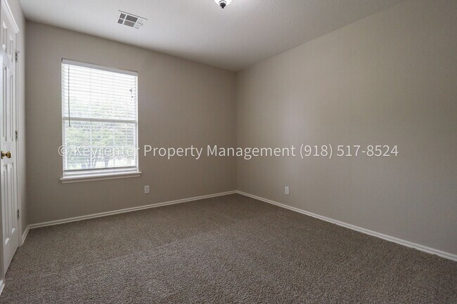 Building Photo - 3 Bed | 2.5 Bath in Jenks!