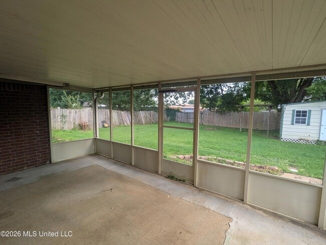 Building Photo - 2922 Waverly Dr