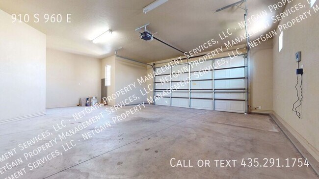 Building Photo - 910 S 960 E St