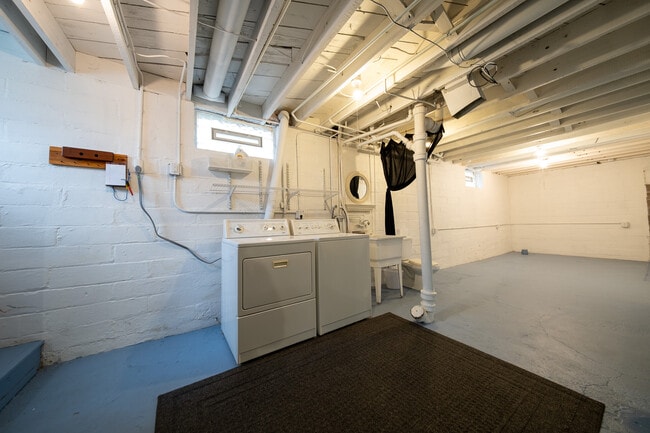 Building Photo - 4135 Quail Ave N