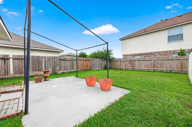 Building Photo - 2510 Fox Water Dr