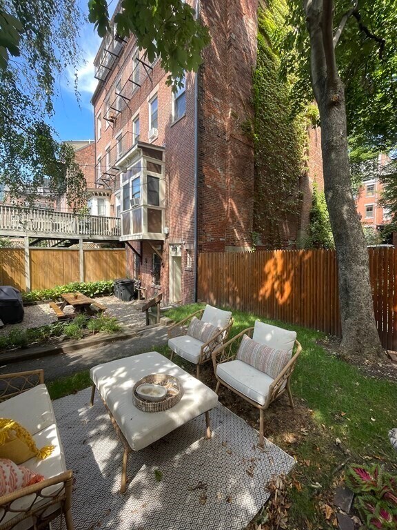 Building Photo - 70 Rutland St