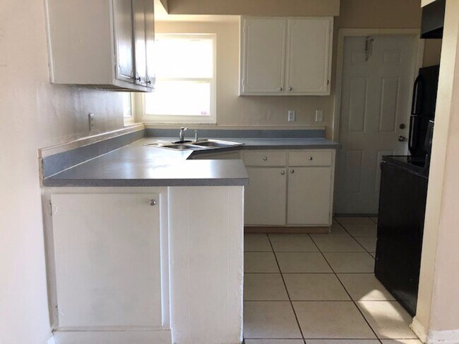Building Photo - 3 Bed 1 Bath Home | Pet Friendly | Carport...
