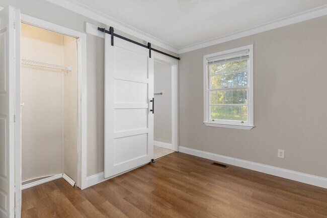 Building Photo - Beautifully updated, all-brick home locate...