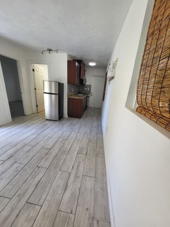 Building Photo - 1998 NE 135th St