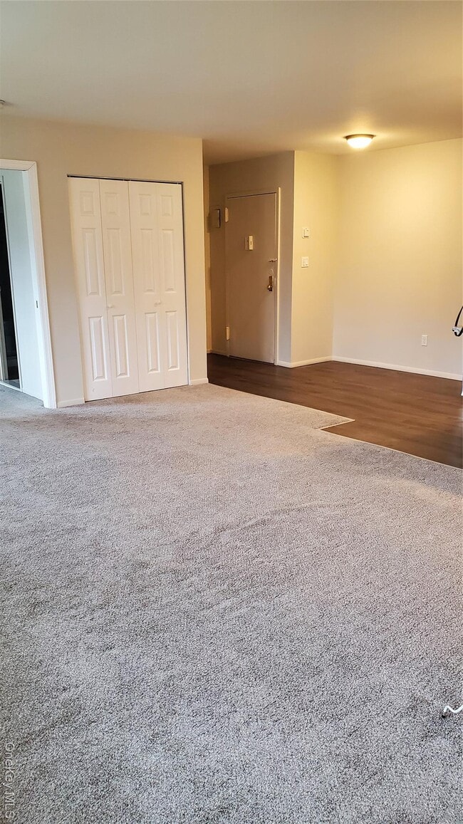 Building Photo - 460 Old Town Rd