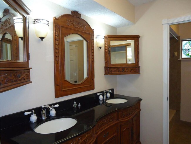 Building Photo - 10519 Brentway Dr