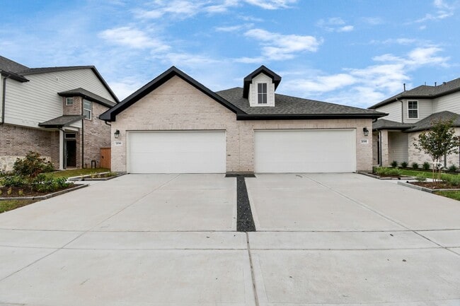 Building Photo - 21027 Bay Vlg Dr