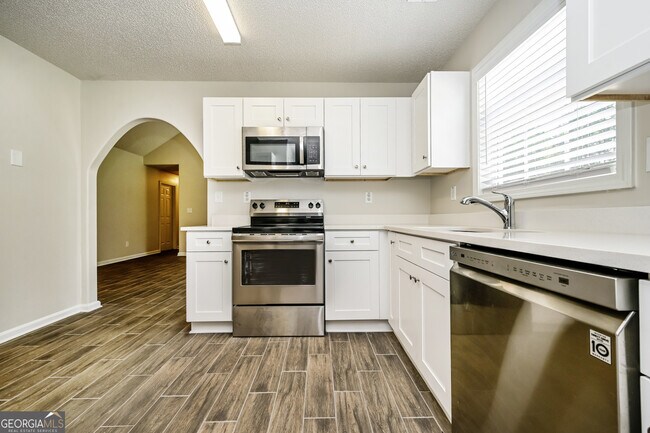 Building Photo - 40 Berkshire Run