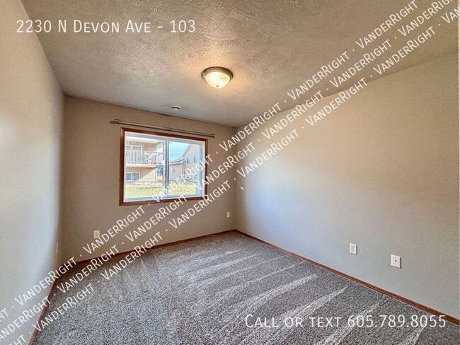 Building Photo - 2230 Devon Ave