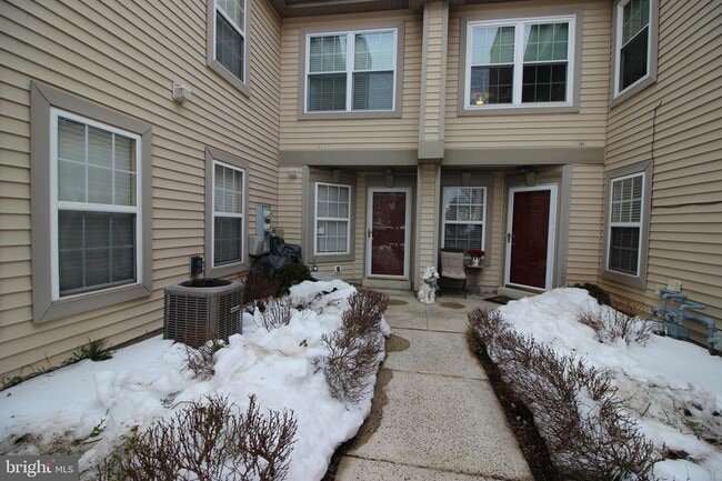 Building Photo - 1004 Julian Dr W