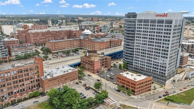 Building Photo - 1133 W 9th St