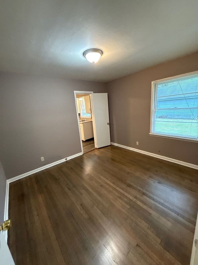 Building Photo - 4493 Westmont Rd