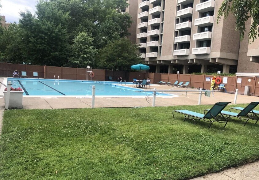 Building Photo - 240 M St SW