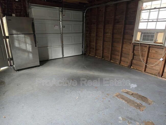 Building Photo - 519 Maycox Ave