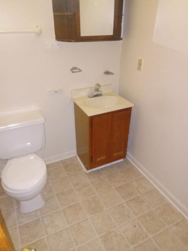 Building Photo - 313 Lee Dr