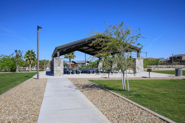 Building Photo - 8956 W Luke Ave