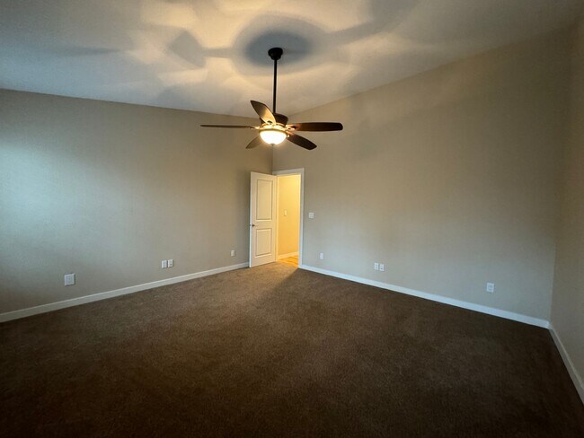 Building Photo - Well maintained, updated 3 bedroom home in quiet neighborhood