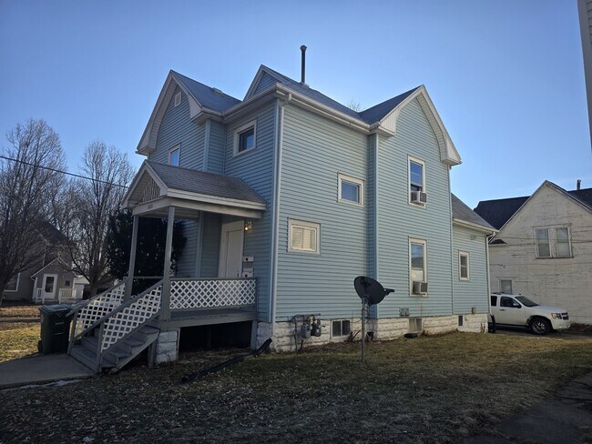 Building Photo - 1424 Grant Ave