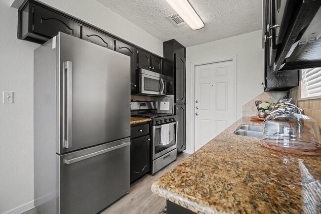 Building Photo - 1227 Mission Dr