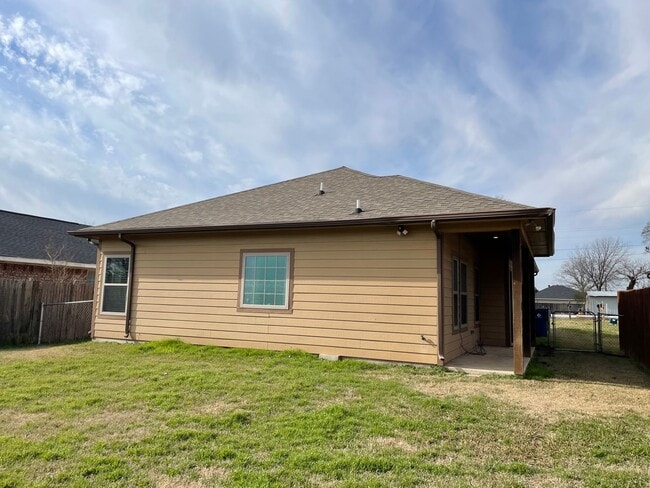 Building Photo - House for lease in Pottsboro