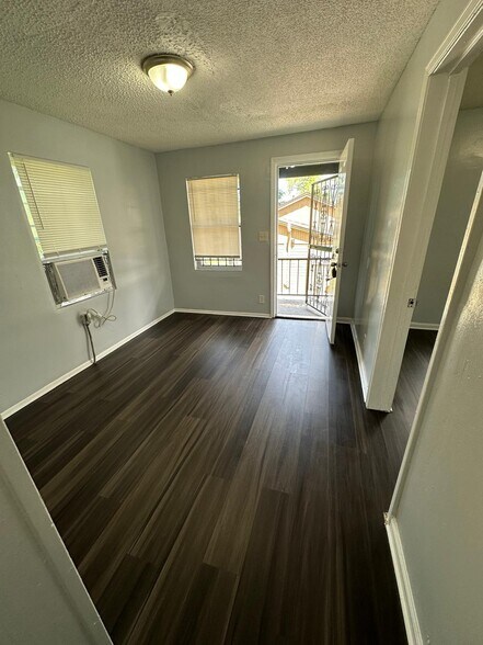 Building Photo - 1528 Mount Herman St